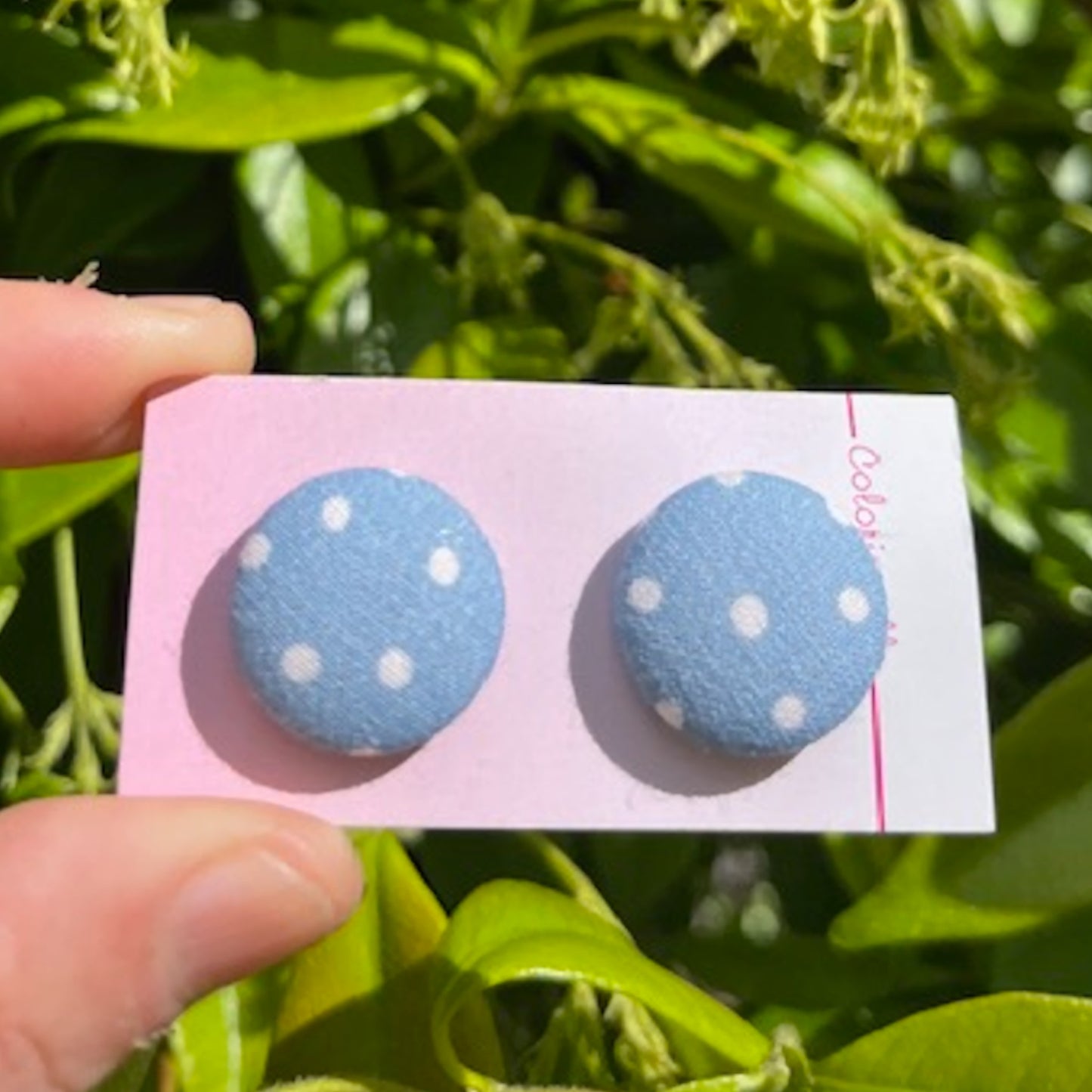 Orecchini a bottone tessuto azzurro pois bianchi