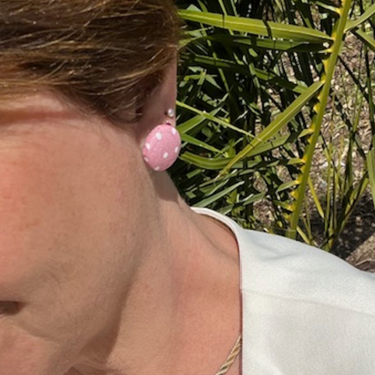 Orecchini a bottone tessuto rosa pois bianchi