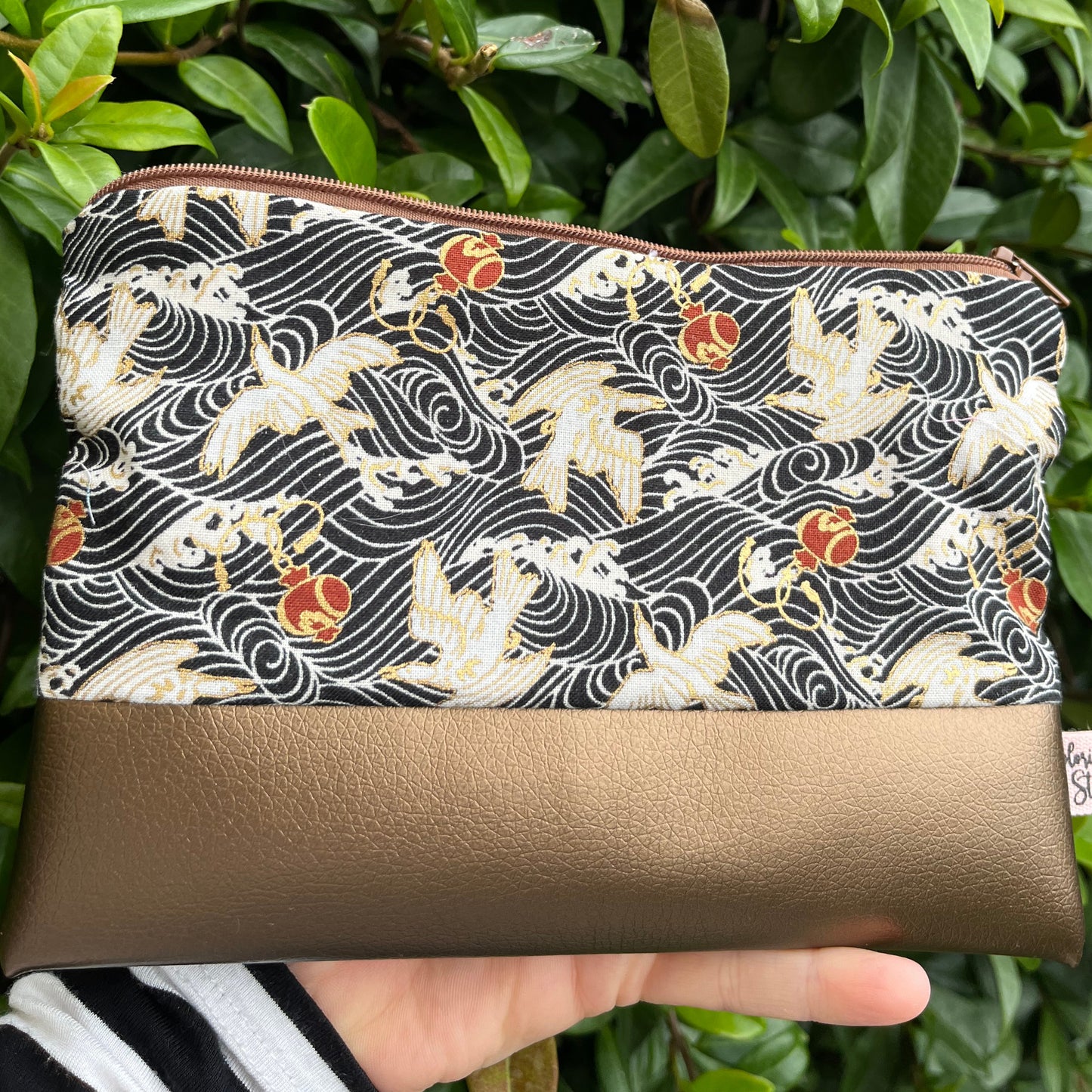 pochette in ecopelle e tessuto con decoro uccelli